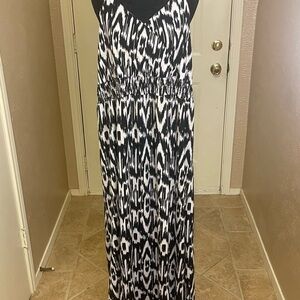 Avenue Monochrome Patterned Maxi Dress